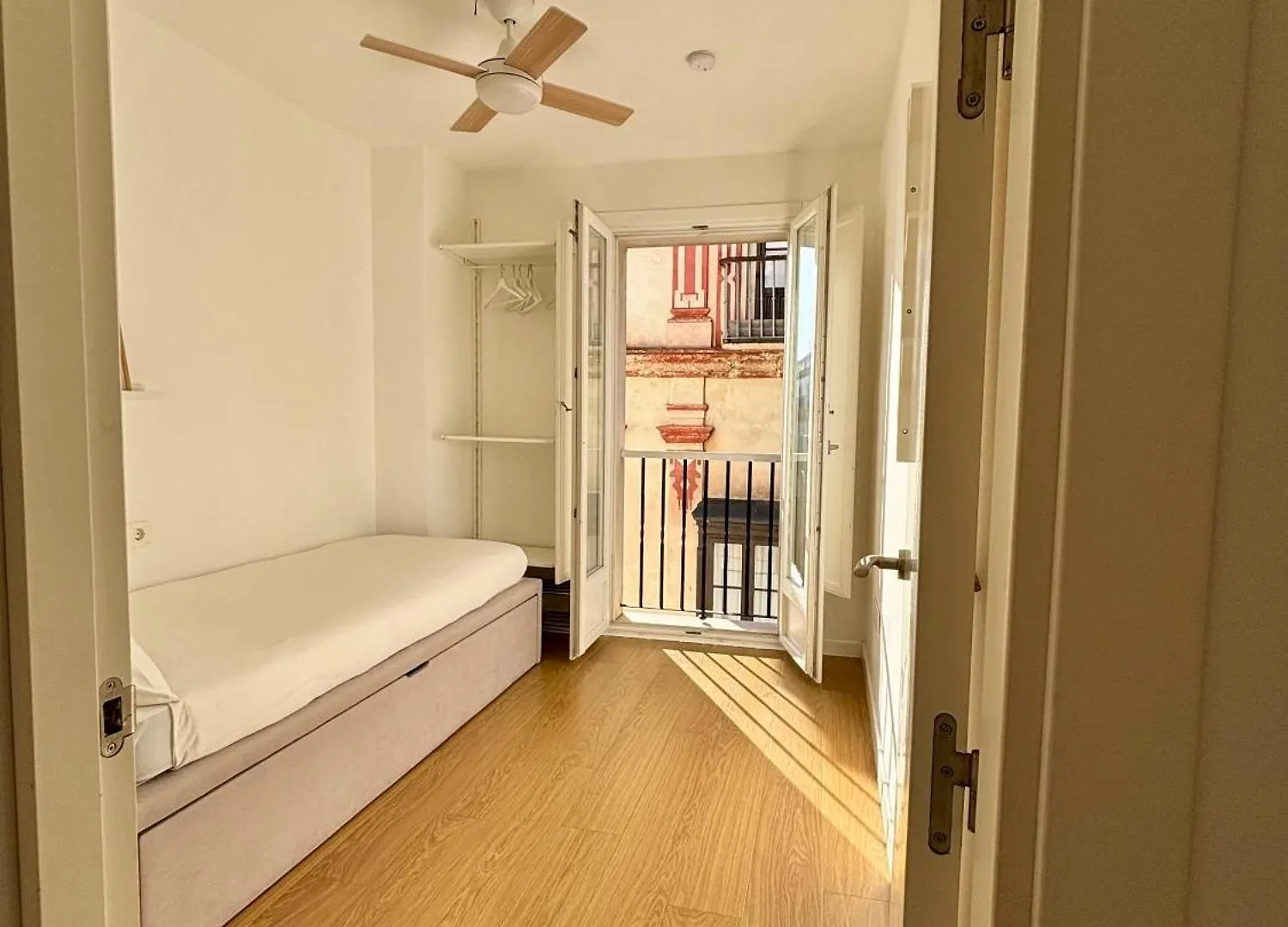 Luminoso Apartamento En El Centro De Cádiz